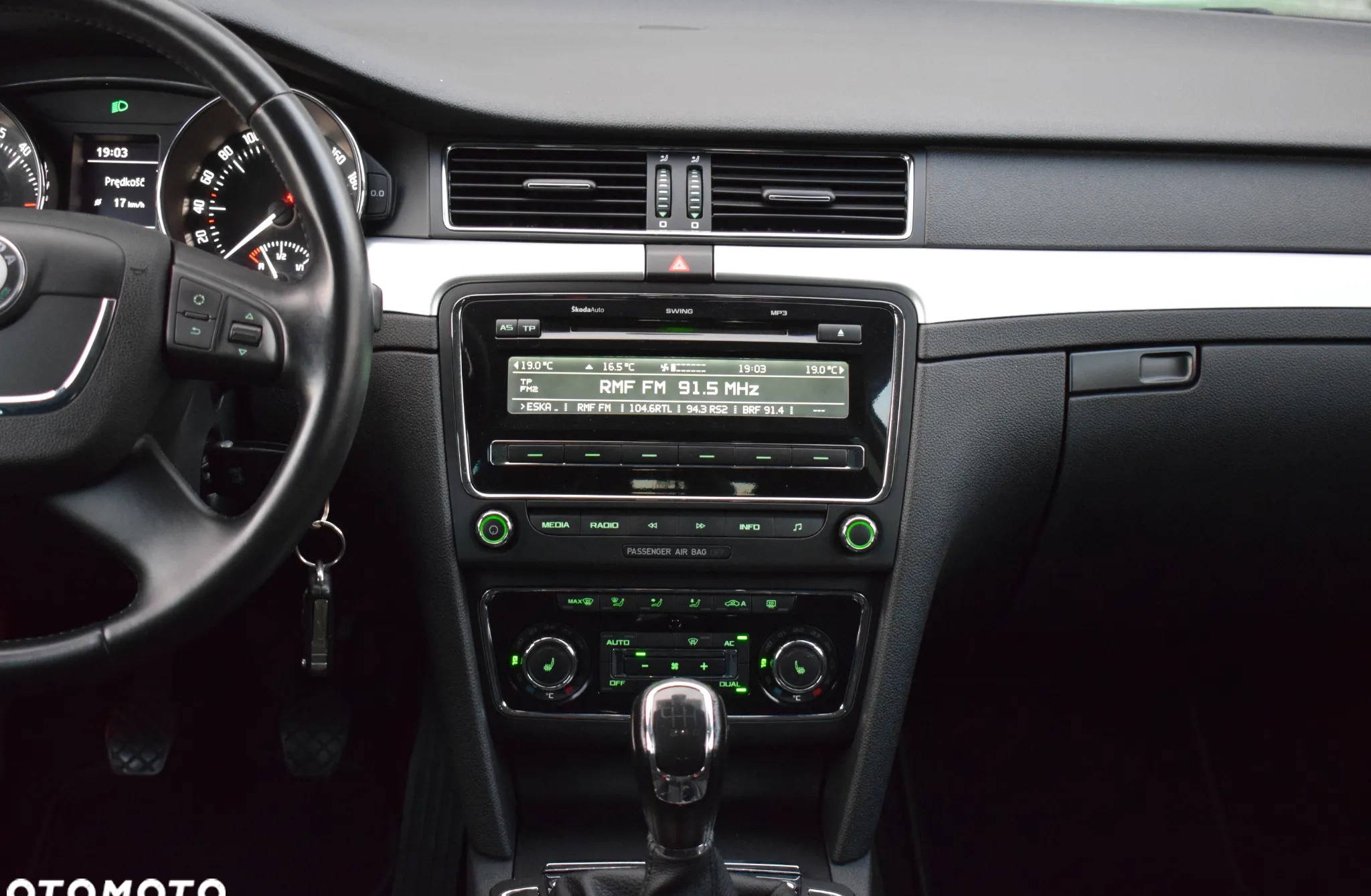 Skoda Superb cena 33900 przebieg: 243000, rok produkcji 2012 z Pruszcz Gdański małe 596